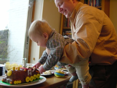RObert and Dad at another cake